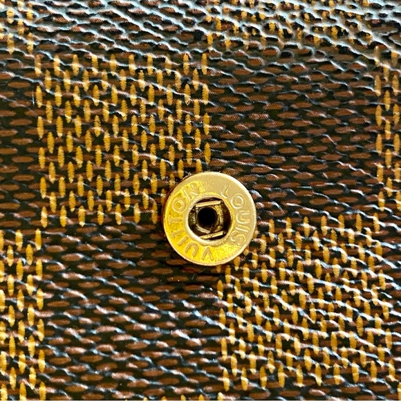 LOUIS VUITTON DAMIER EBENE 4 KEYS - Picture 3 of 13